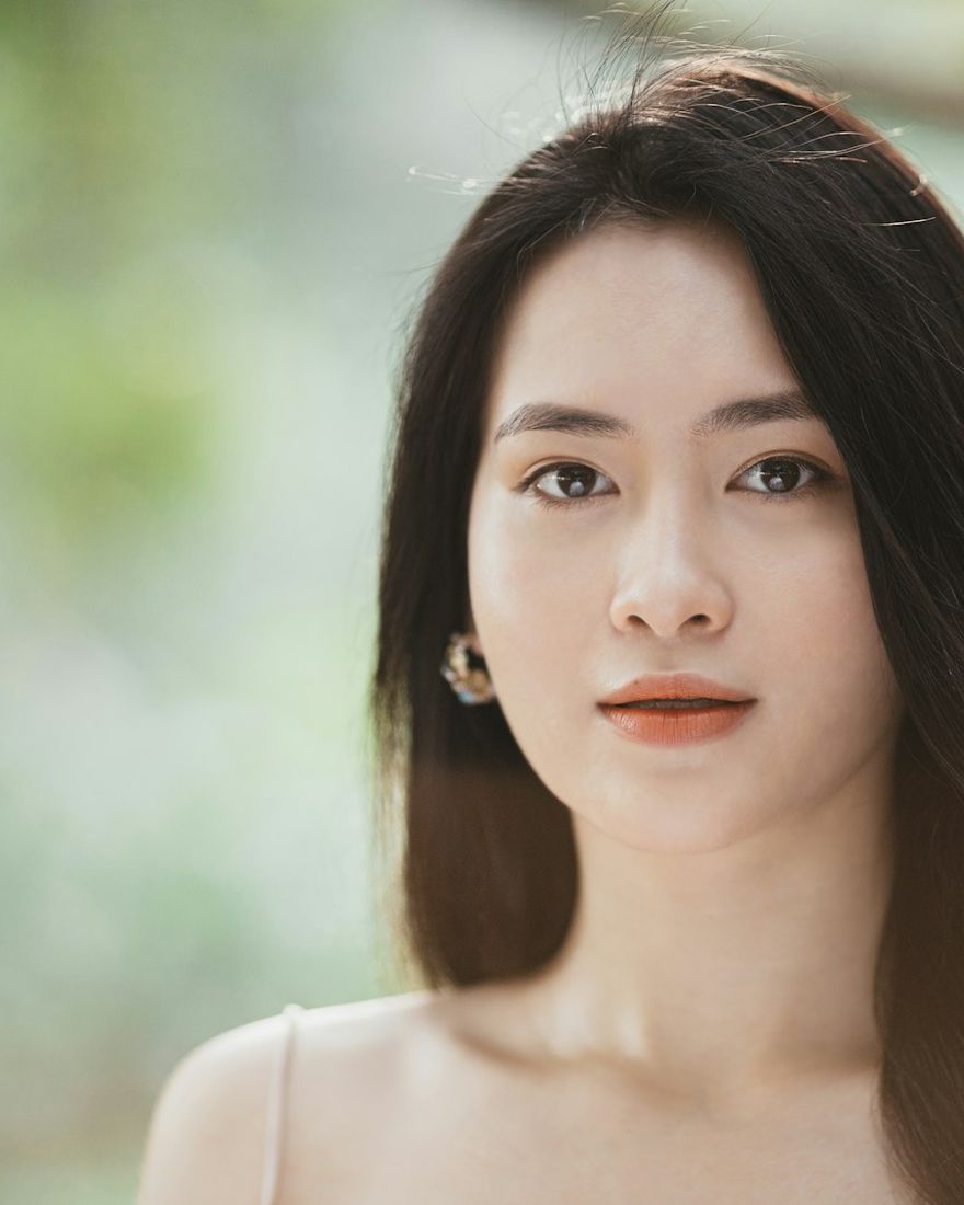 맑은 피부의 여성 (샘플 연출 이미지)